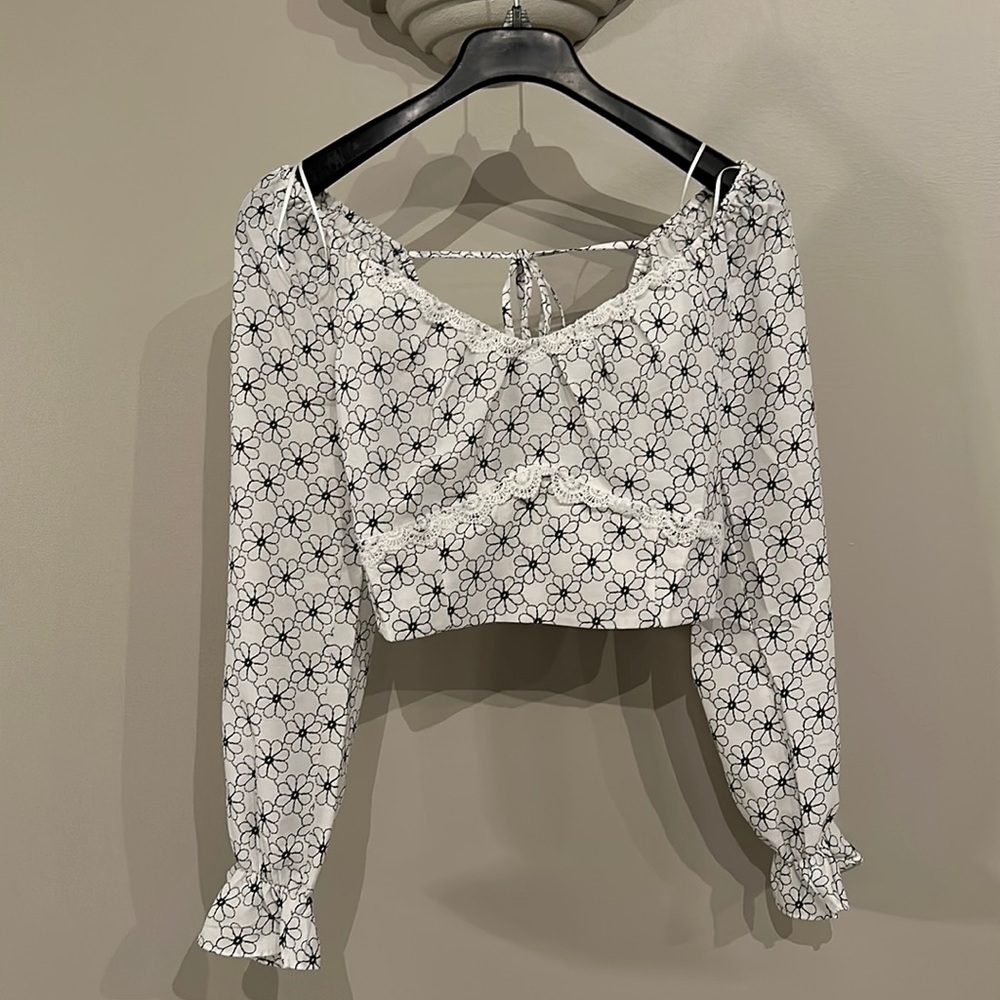 NWT Aiden floral crop top